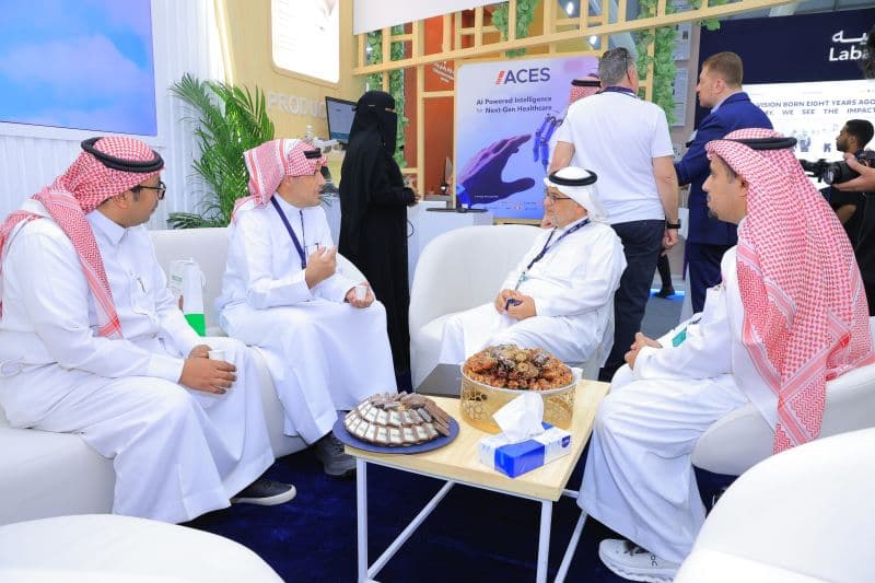 مقتطفات من زيارة مدير التمكين الرقمي في المستشفى الصحي الافتراضي، الأستاذ حمدان الشمري إلى جناح شركة ACES في معرض…